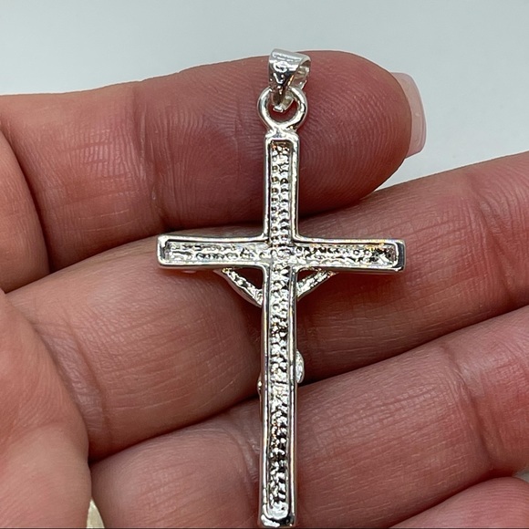 NWOT’S Sterling Silver Crucifix Cross .925 - Picture 4 of 4